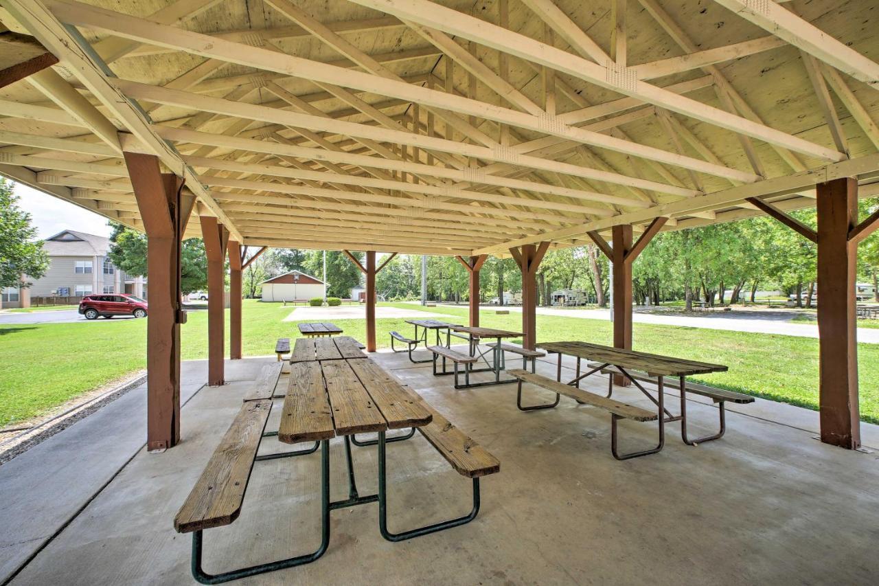 Condo With Balcony And Grill 3 Mi To Moonshine Beach! Branson Exterior photo